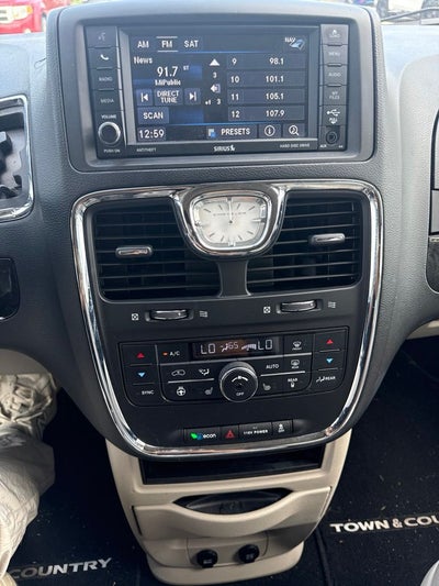 2015 Chrysler Town & Country Touring-L