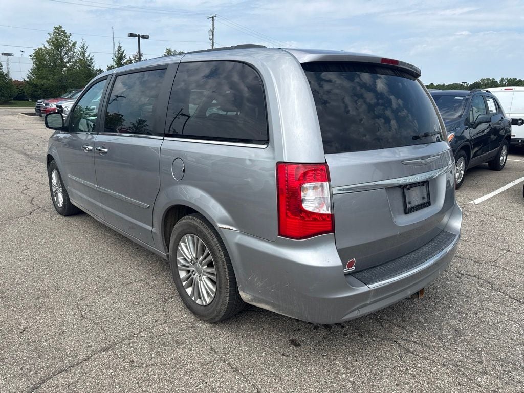 2015 Chrysler Town & Country Touring-L