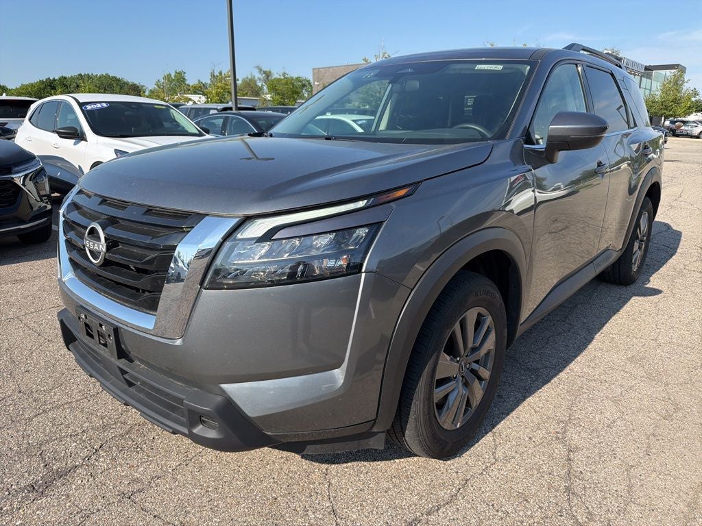 2025 Nissan Pathfinder SV 4WD's photo