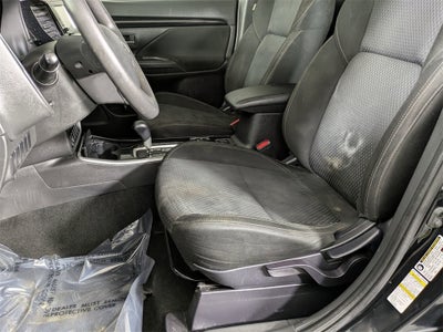 2019 Mitsubishi Outlander ES