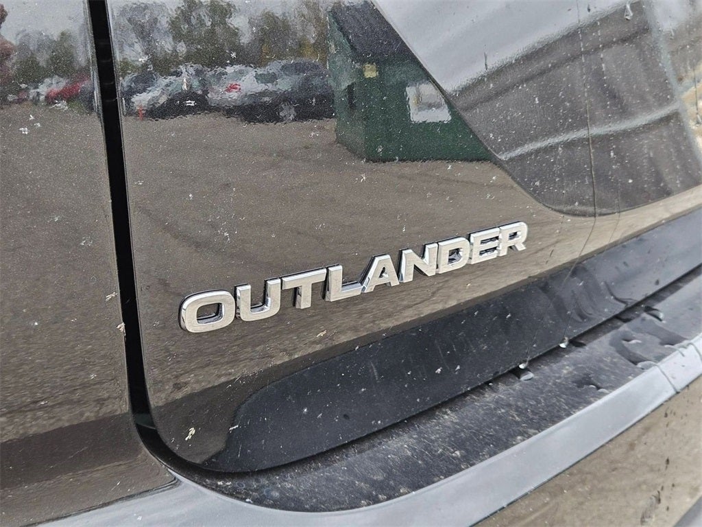 2025 Mitsubishi Outlander ES