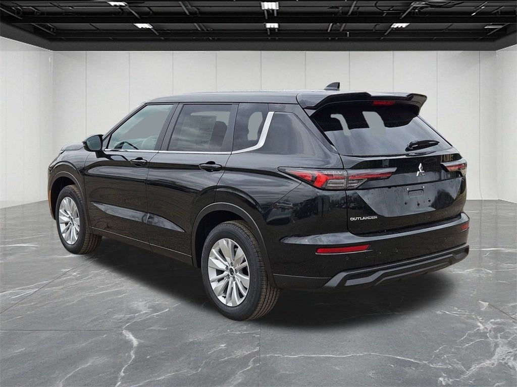 2025 Mitsubishi Outlander ES
