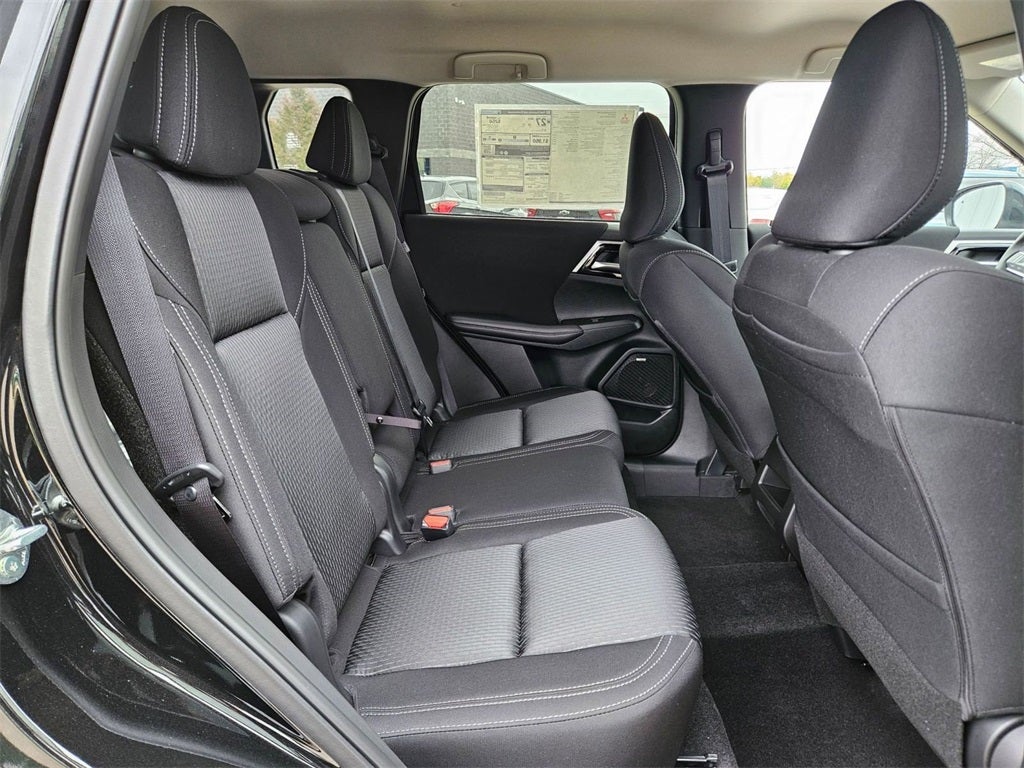 2025 Mitsubishi Outlander ES