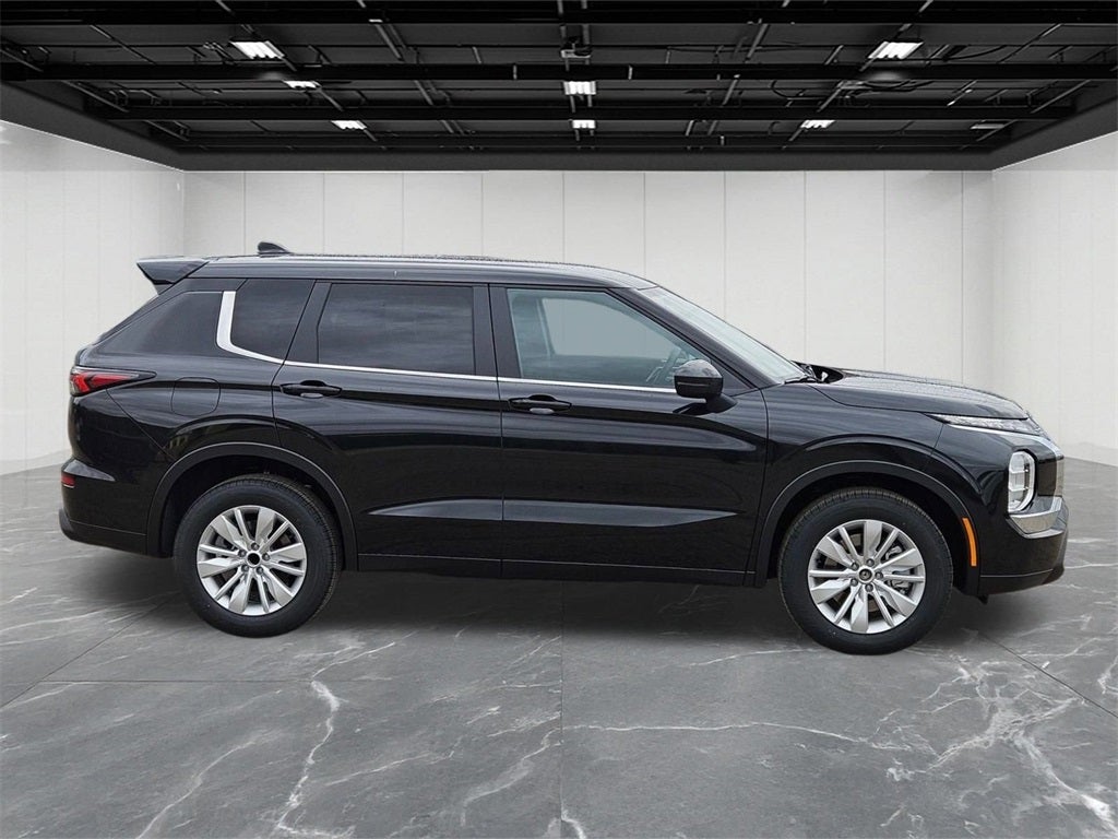 2025 Mitsubishi Outlander ES