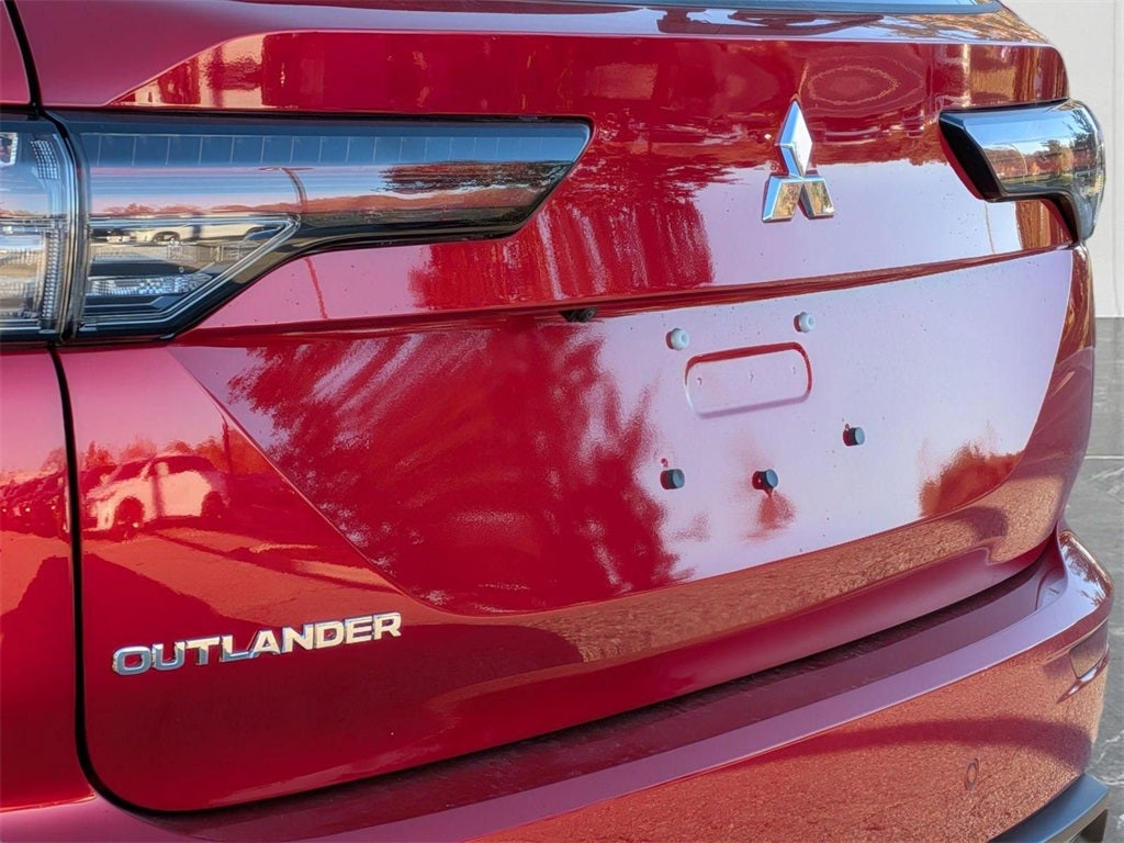 2025 Mitsubishi Outlander ES