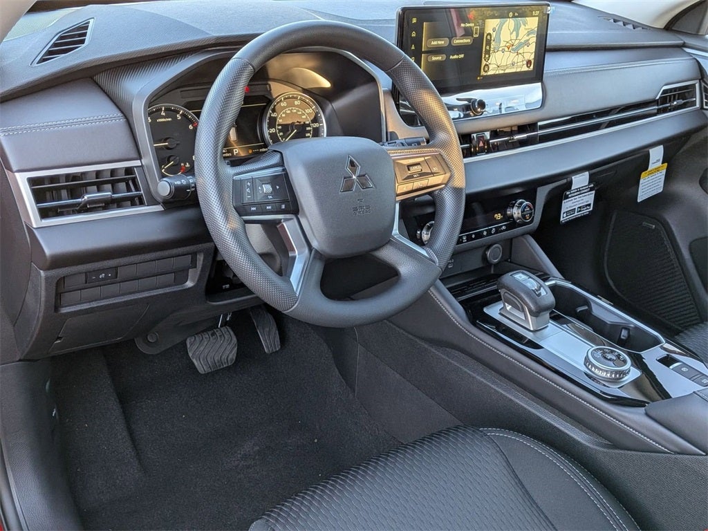 2025 Mitsubishi Outlander ES