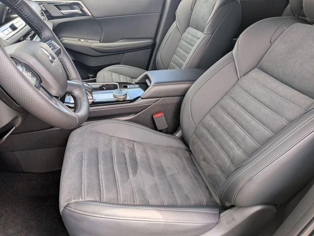 2026 Mitsubishi Outlander LE