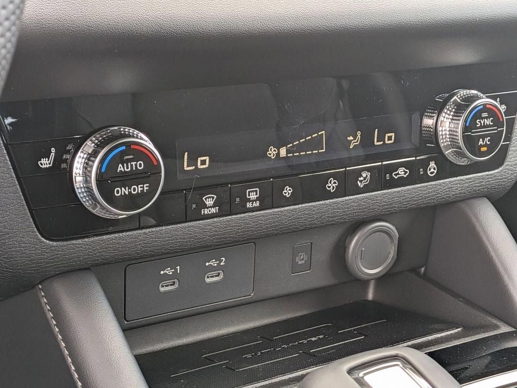 2026 Mitsubishi Outlander LE