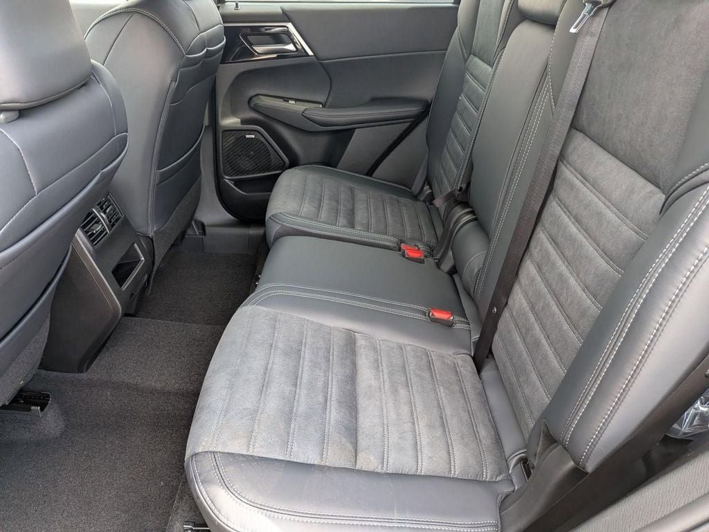 2026 Mitsubishi Outlander LE