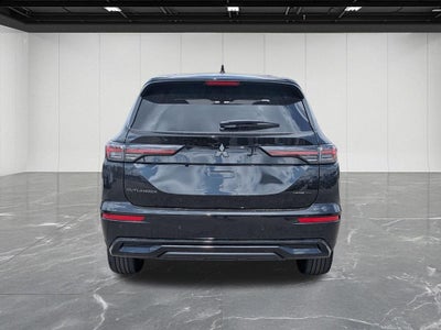 2026 Mitsubishi Outlander LE
