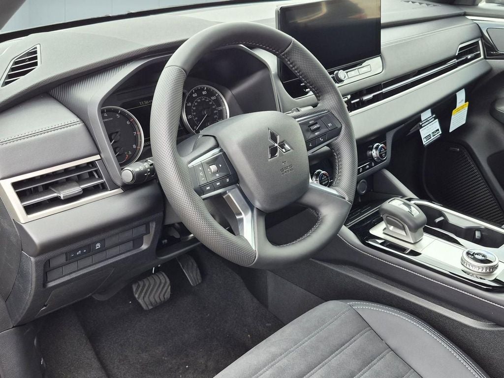 2026 Mitsubishi Outlander LE