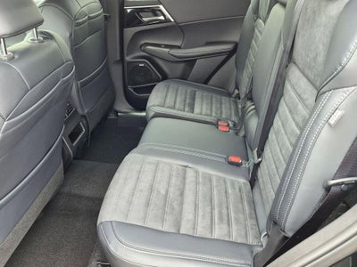2026 Mitsubishi Outlander LE