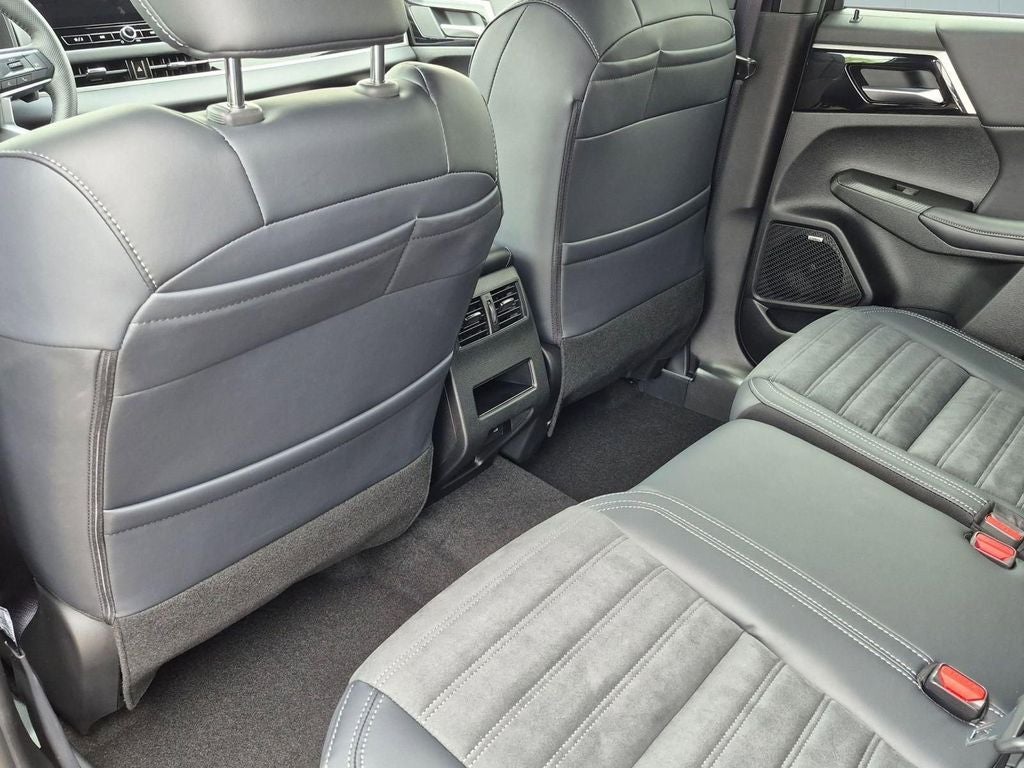 2026 Mitsubishi Outlander LE