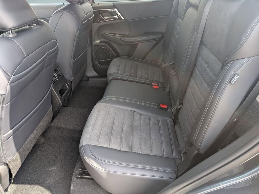 2026 Mitsubishi Outlander LE