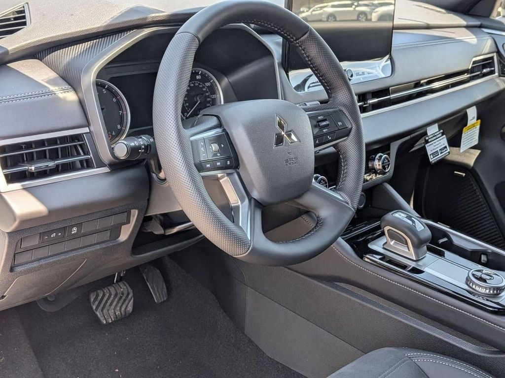 2026 Mitsubishi Outlander LE