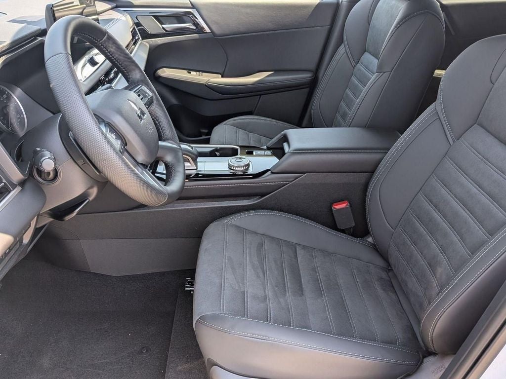 2026 Mitsubishi Outlander LE