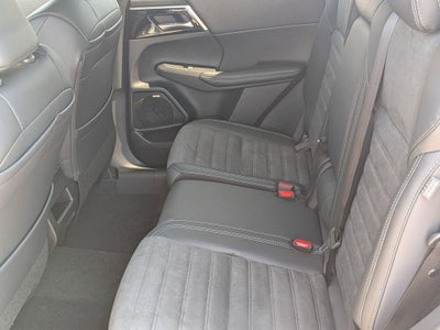 2026 Mitsubishi Outlander LE