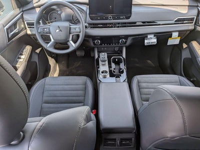 2026 Mitsubishi Outlander LE