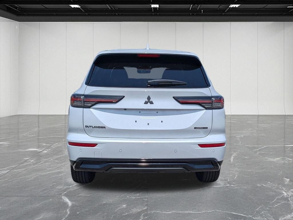 2026 Mitsubishi Outlander LE
