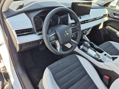 2026 Mitsubishi Outlander SE