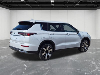 2026 Mitsubishi Outlander SE