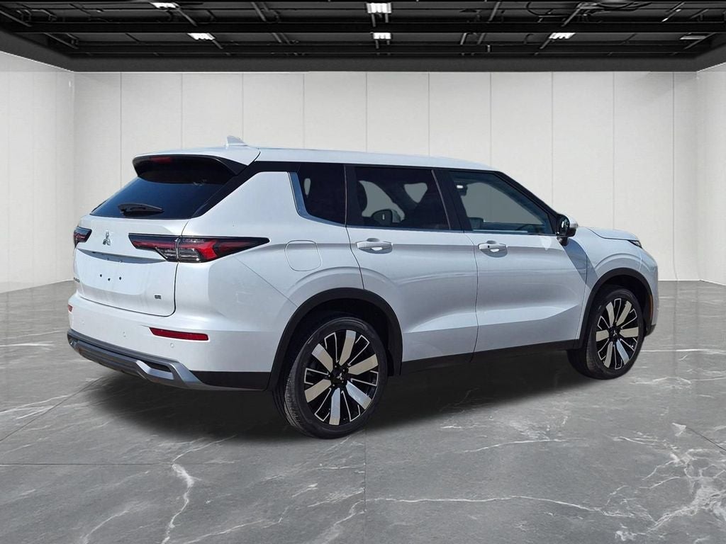 2026 Mitsubishi Outlander SE