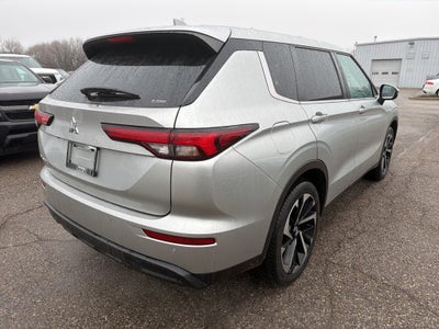 2022 Mitsubishi Outlander ES