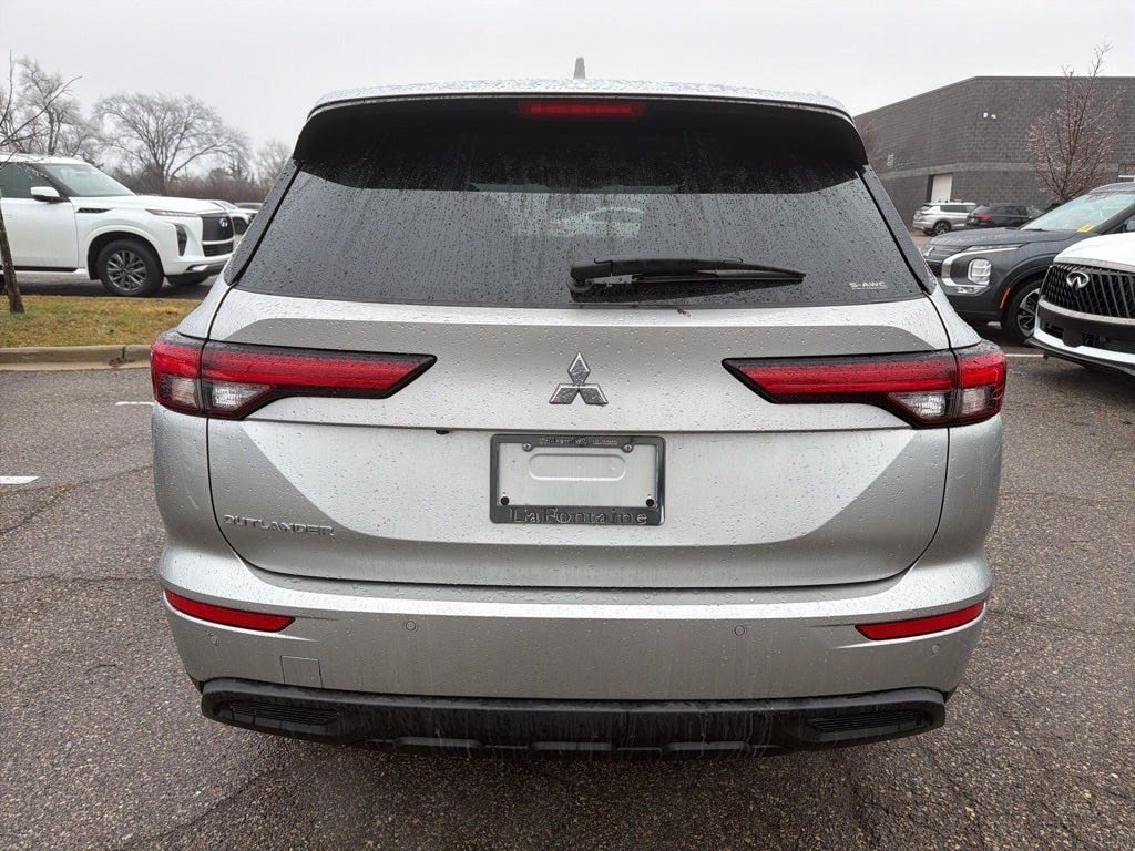 2022 Mitsubishi Outlander ES