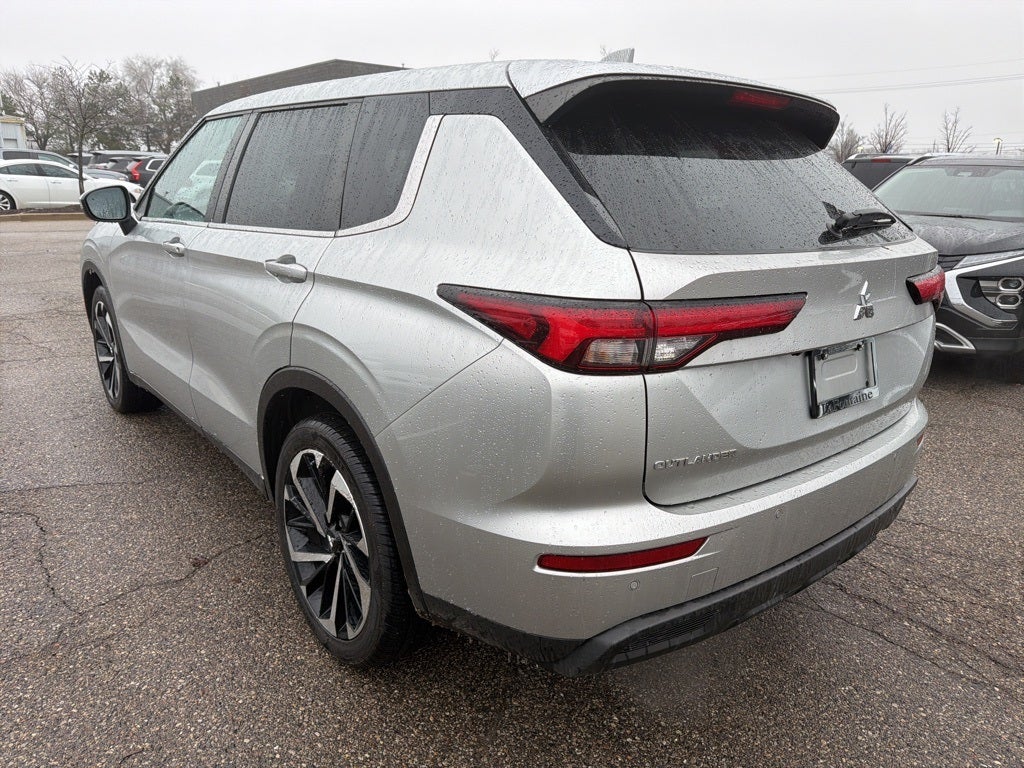2022 Mitsubishi Outlander ES