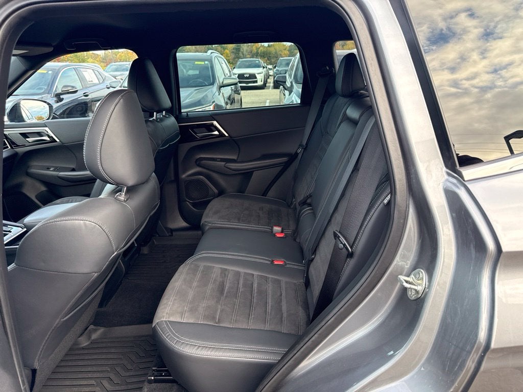 2023 Mitsubishi Outlander SE Black Edition