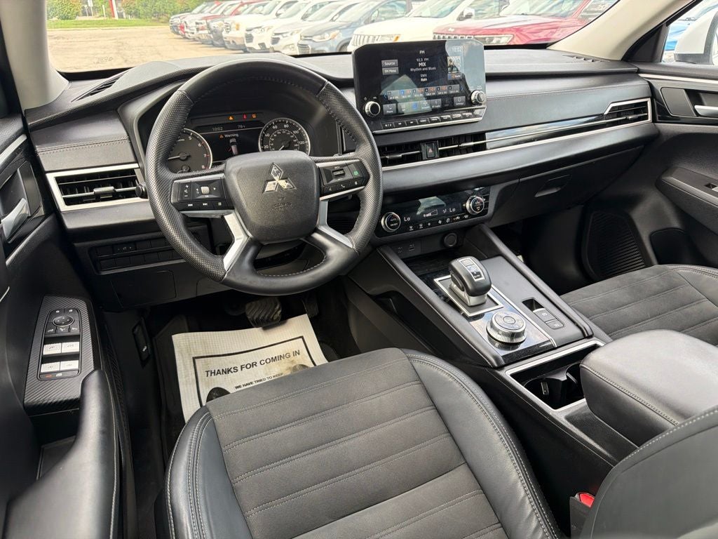 2023 Mitsubishi Outlander SE