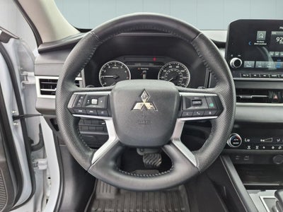2023 Mitsubishi Outlander SE