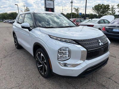 2023 Mitsubishi Outlander SE