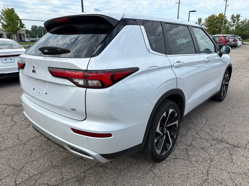 2023 Mitsubishi Outlander SE