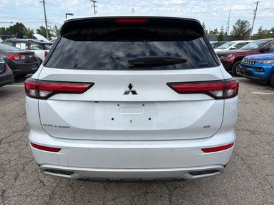 2023 Mitsubishi Outlander SE
