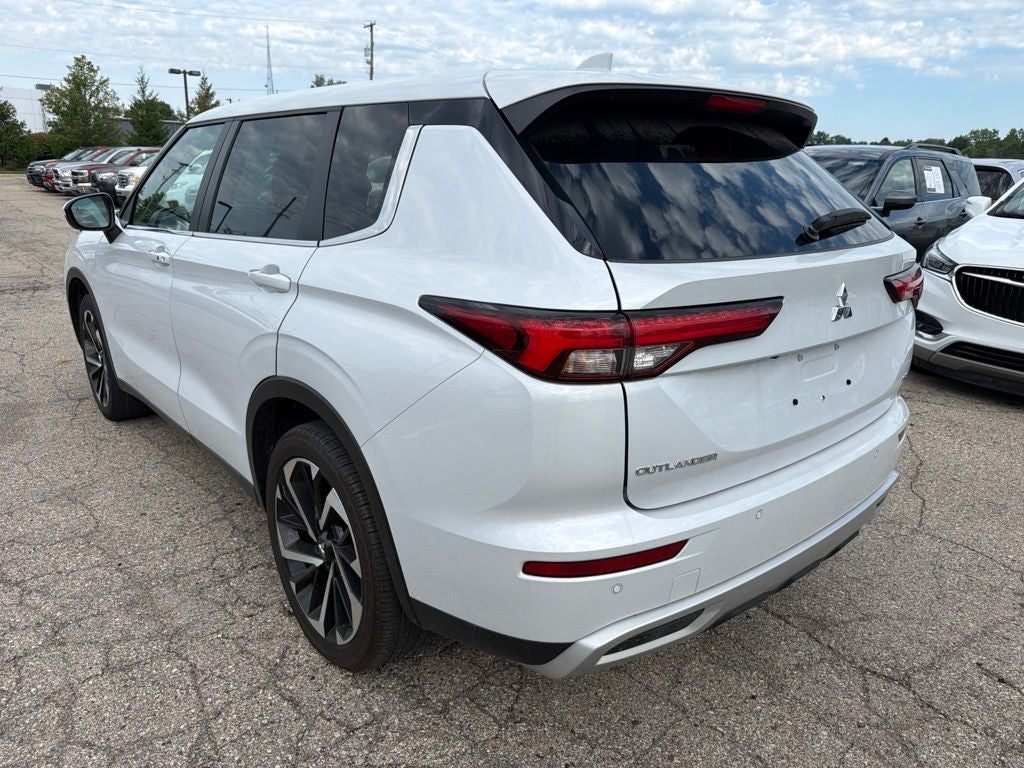 2023 Mitsubishi Outlander SE