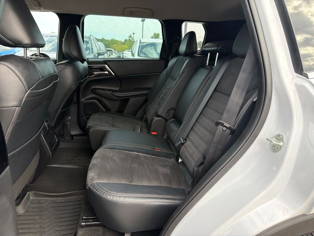 2023 Mitsubishi Outlander SE
