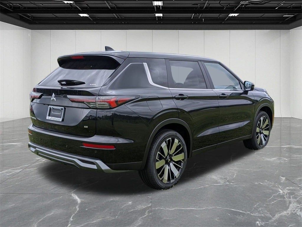 2025 Mitsubishi Outlander SE