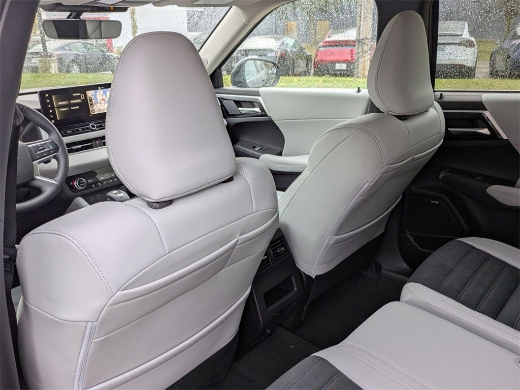 2025 Mitsubishi Outlander SE