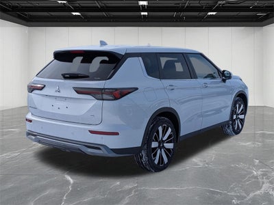 2026 Mitsubishi Outlander SE