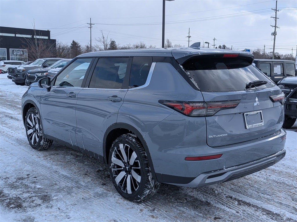 2026 Mitsubishi Outlander SE