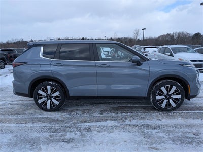 2026 Mitsubishi Outlander SE