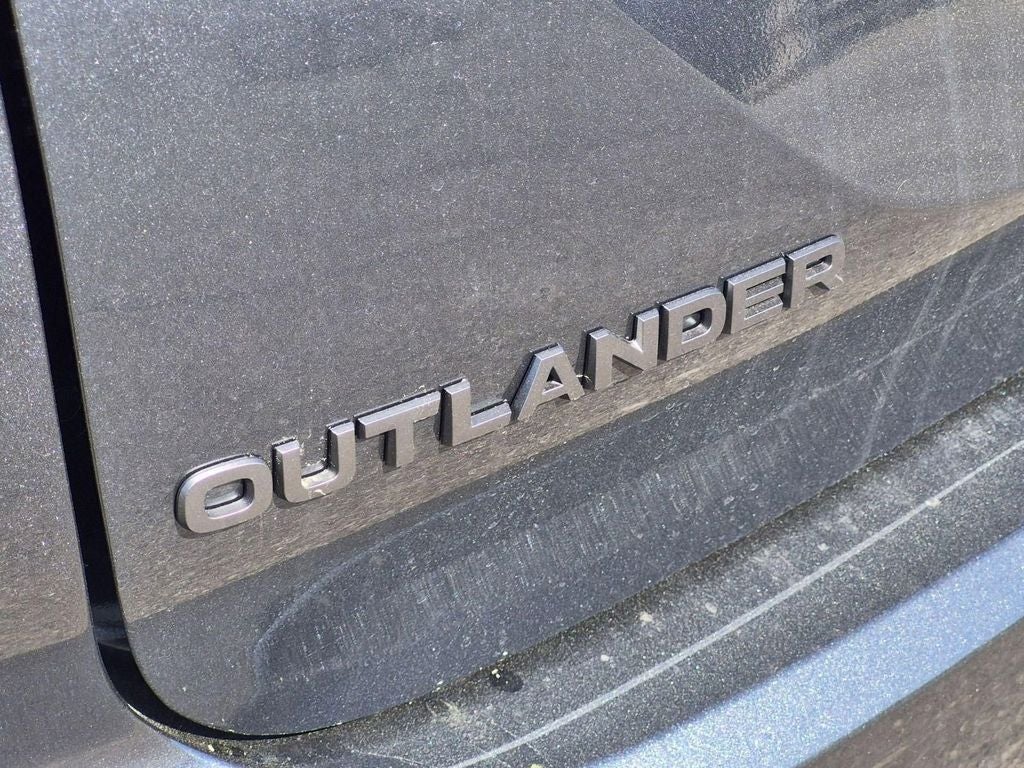 2026 Mitsubishi Outlander LE