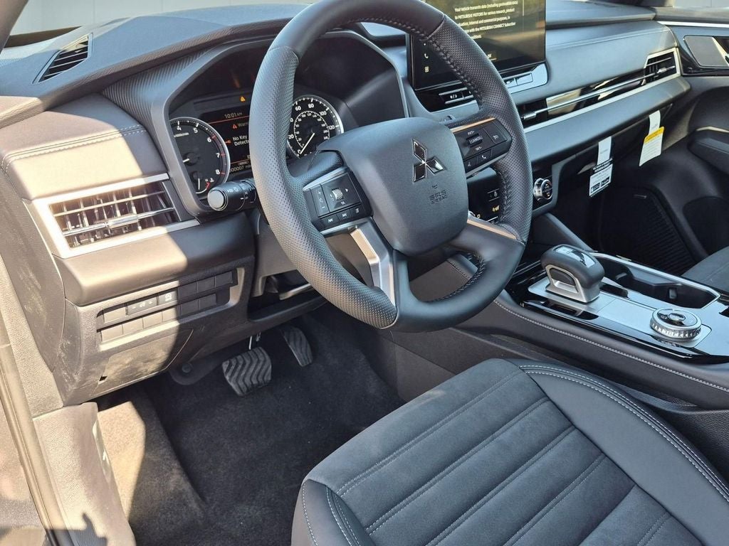 2026 Mitsubishi Outlander LE