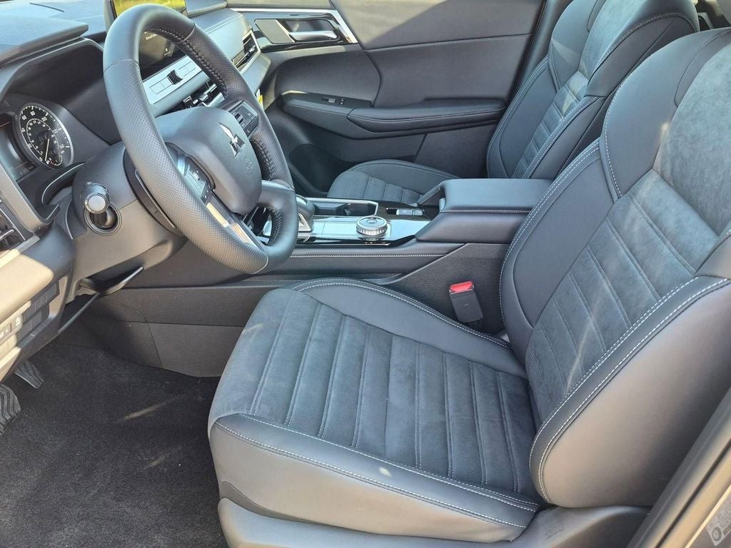 2026 Mitsubishi Outlander LE