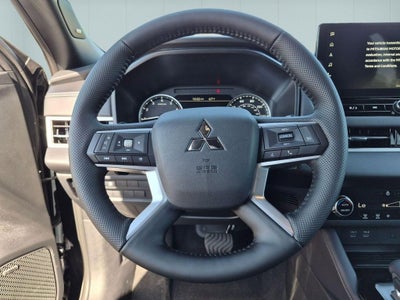 2026 Mitsubishi Outlander LE