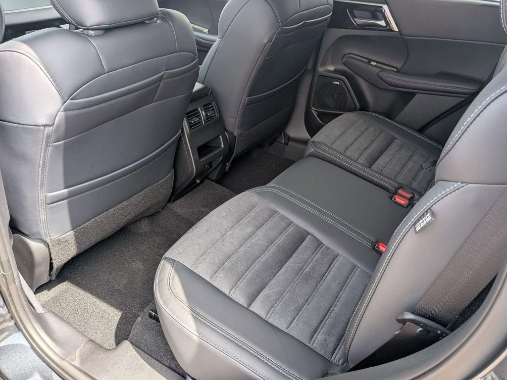2026 Mitsubishi Outlander LE