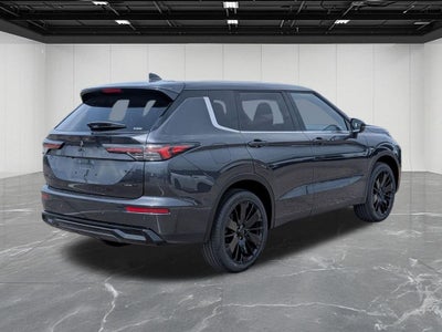 2026 Mitsubishi Outlander LE