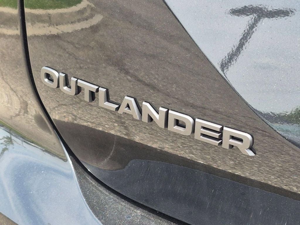 2026 Mitsubishi Outlander LE