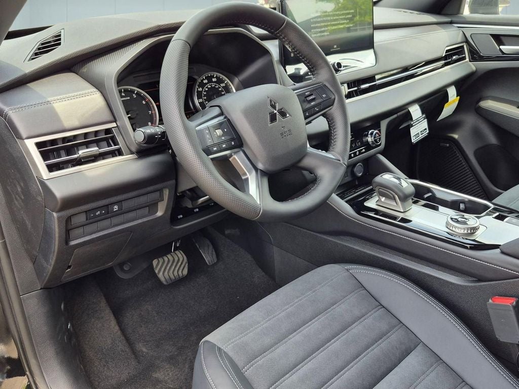 2026 Mitsubishi Outlander LE